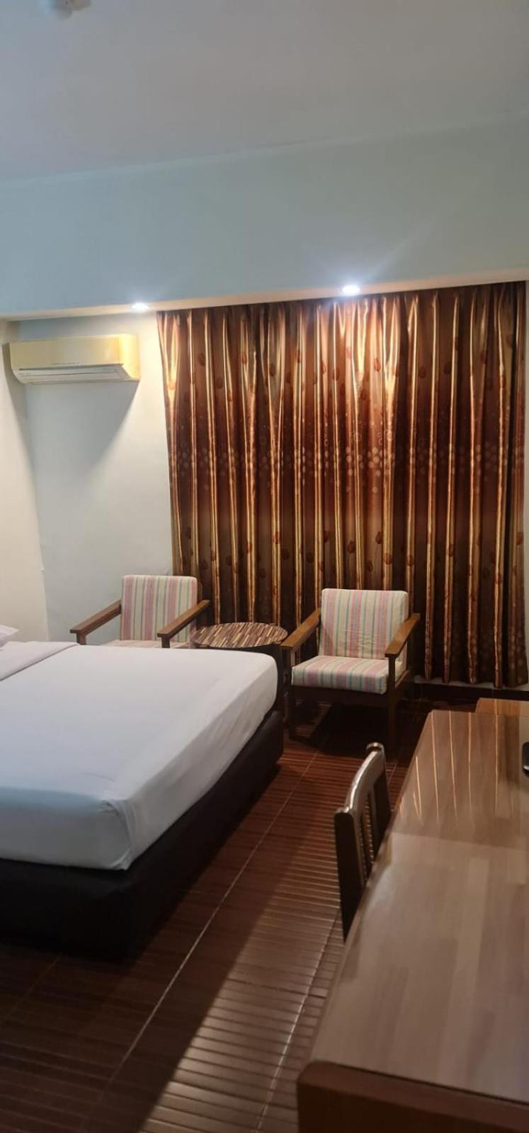 Paradise Hotel Tanjung Pinang Exterior foto